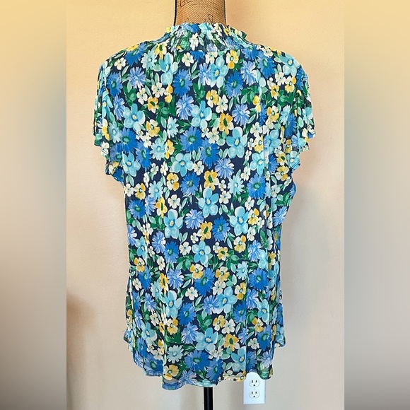 Lovely floral blouse-New with tag! - Picture 2 of 2